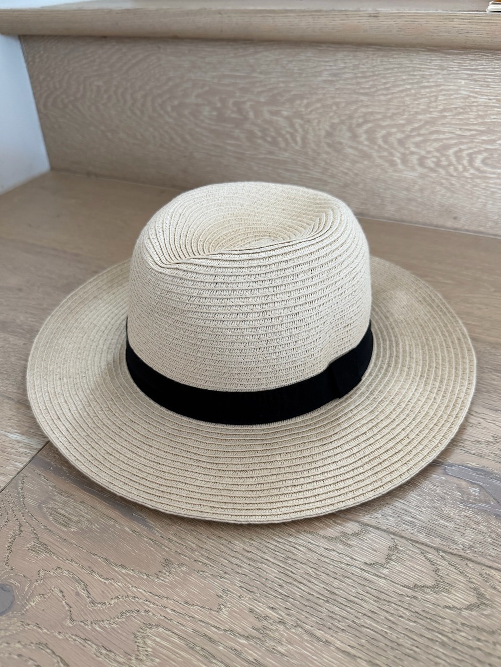 Forever 21 Wide Brim Straw Fedora Hat Natural Black Ribbon S/M 56.5cm